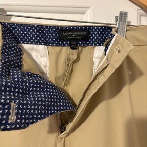 Banana Republic men's tan colored summer weight Mason Chino 35X32